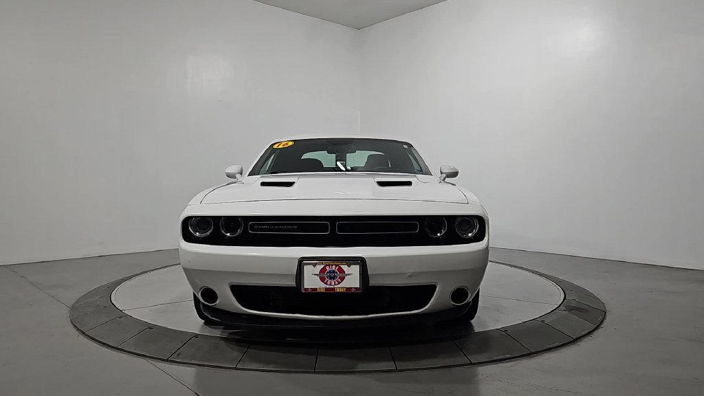 Used 2016 Dodge Challenger SXT w/ Driver Convenience Group RWD image 9