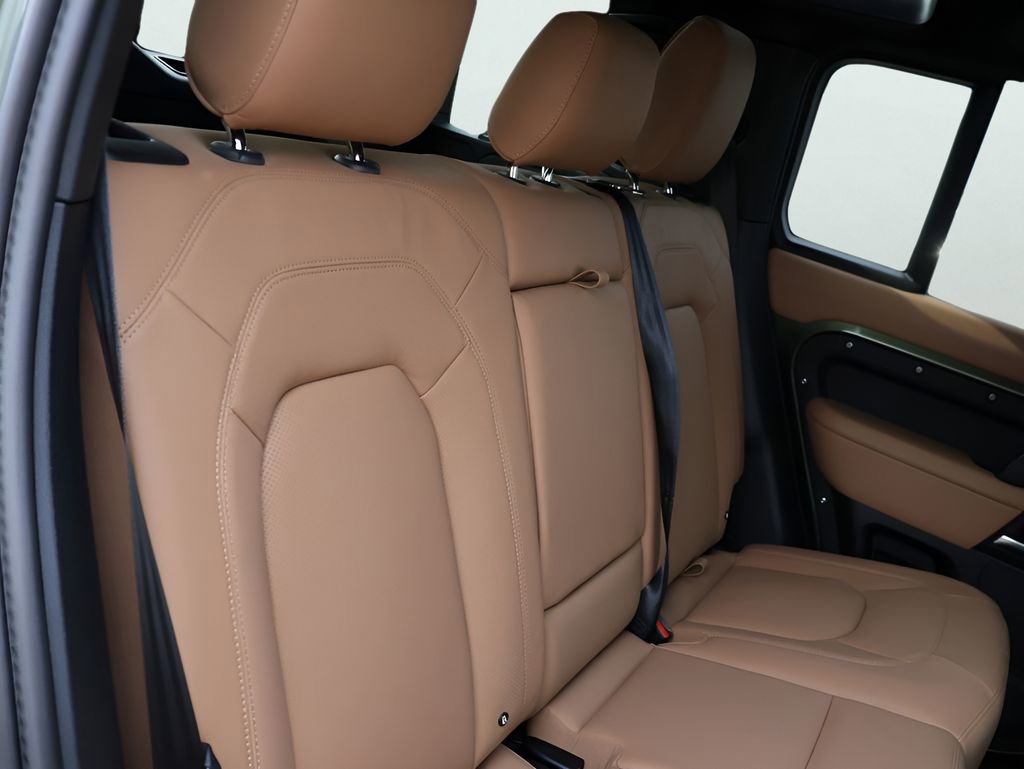 New 2026 Land Rover Defender 110 X-Dynamic SE image 13