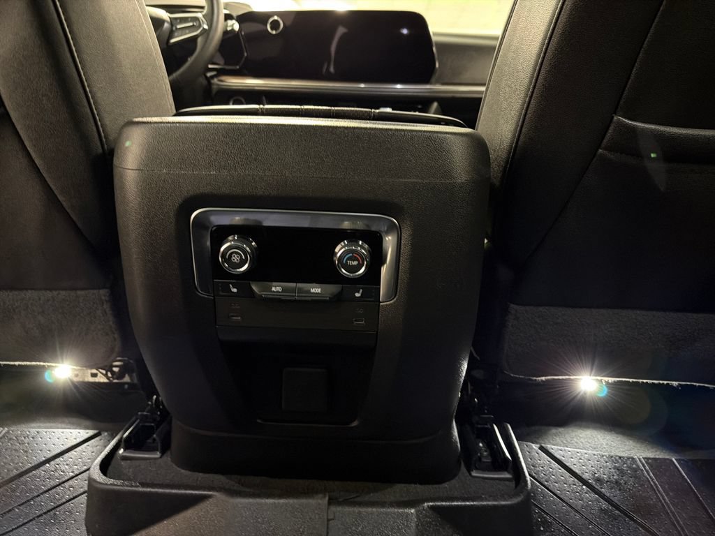 Used 2026 Chevrolet Tahoe High Country RWD image 14