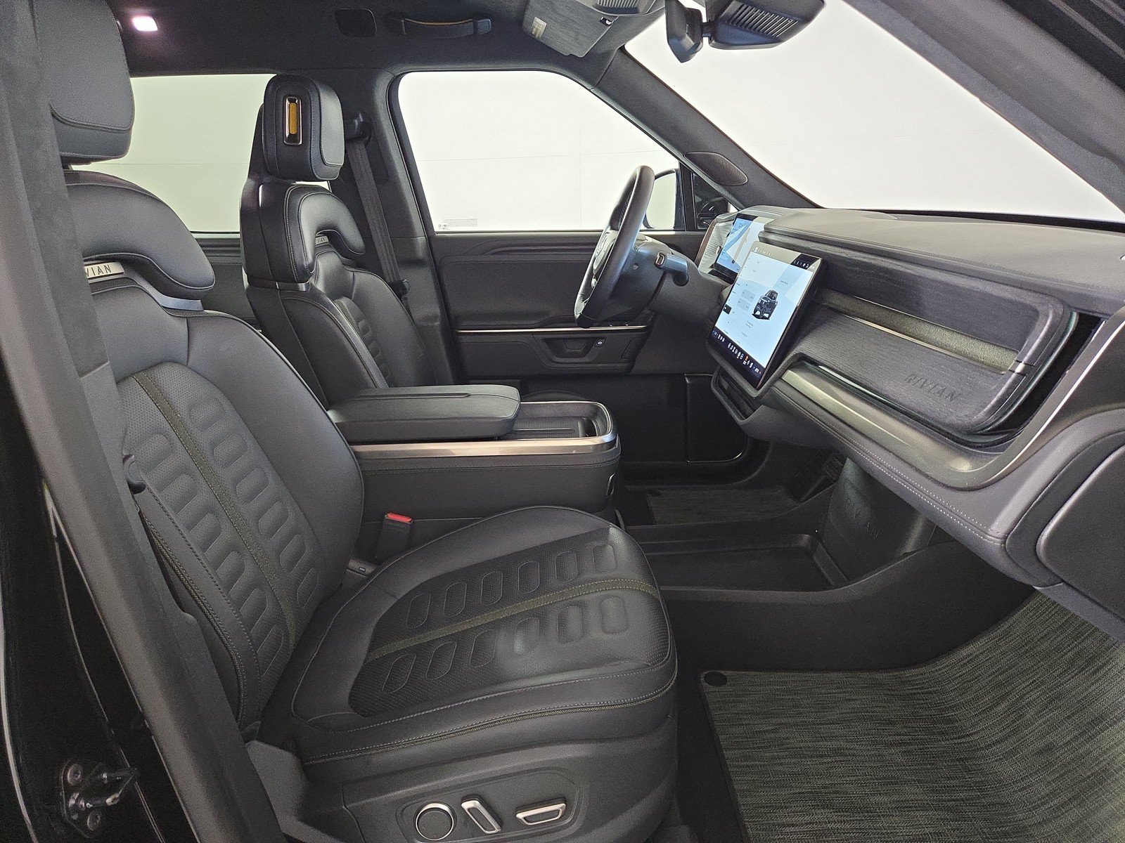 Used 2025 Rivian R1T Adventure AWD/4WD image 23