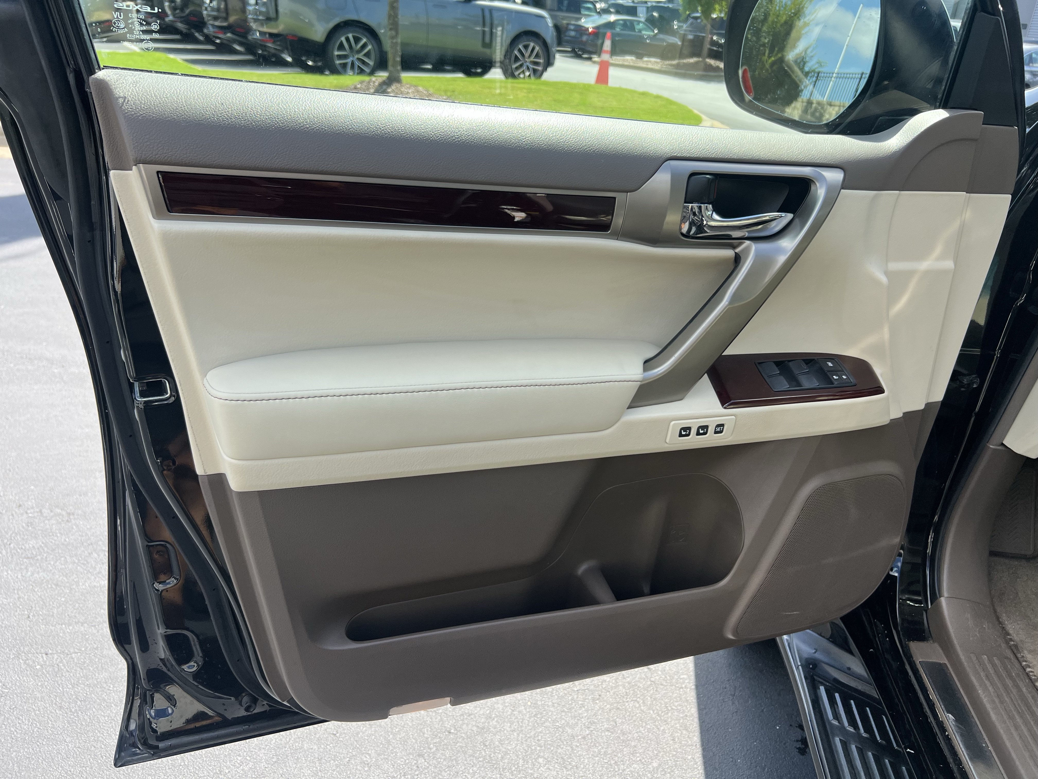 Used 2019 Lexus GX 460 Premium w/ Premium Package AWD/4WD image 13