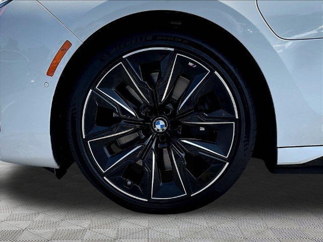 Used 2025 BMW 750e xDrive w/ Premium Package AWD/4WD image 34