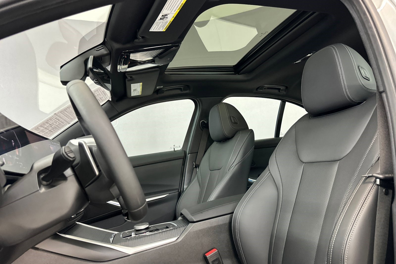 Used 2025 BMW 330i Sedan w/ Premium Package RWD image 15