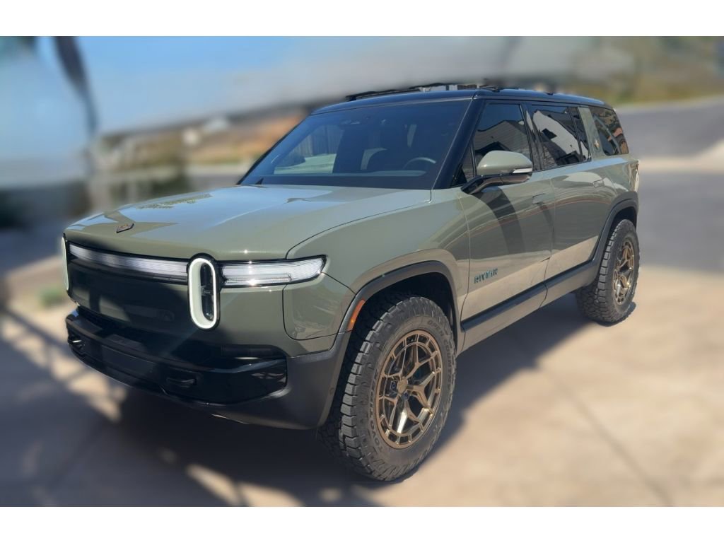 Used 2026 Rivian R1S Premium AWD/4WD image 1