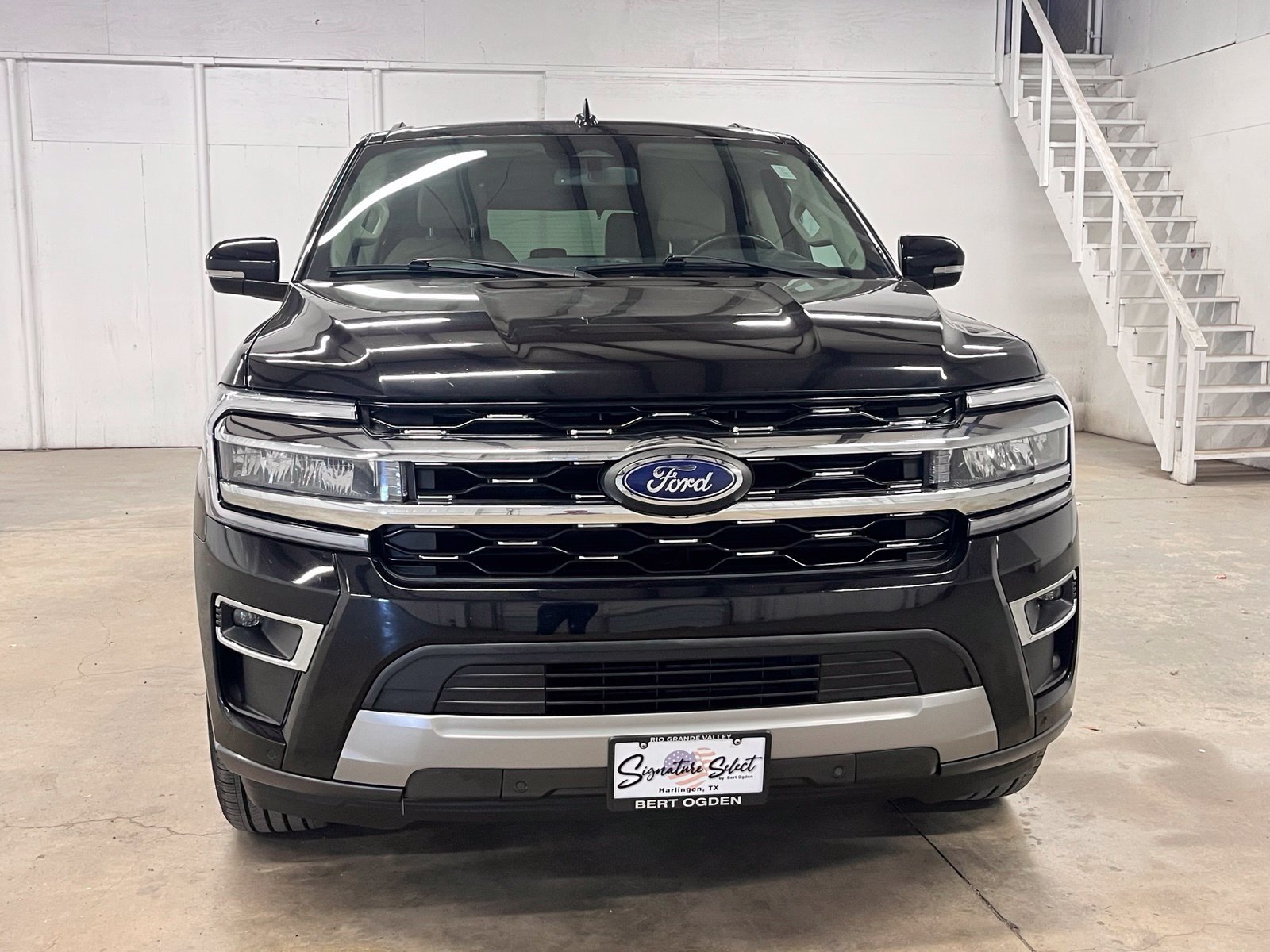 Used 2024 Ford Expedition Limited RWD image 2