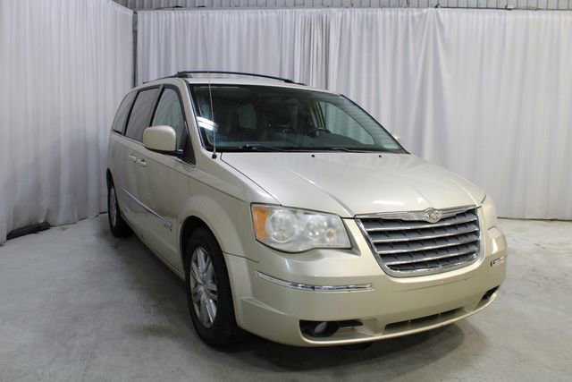 Used 2010 Chrysler Town & Country Touring FWD image 34