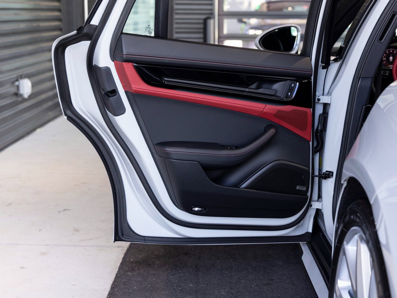 Used 2025 Porsche Panamera 4 image 25