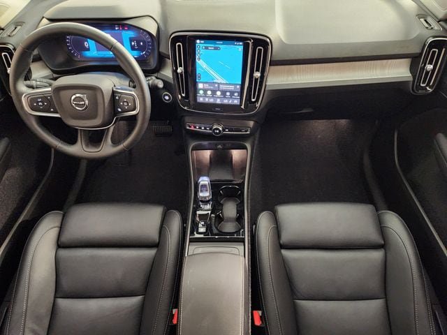 Certified 2026 Volvo XC40 B5 Plus AWD/4WD image 4