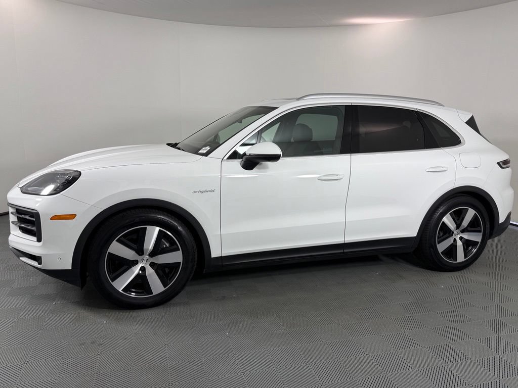 Certified 2026 Porsche Cayenne E-Hybrid AWD/4WD image 2