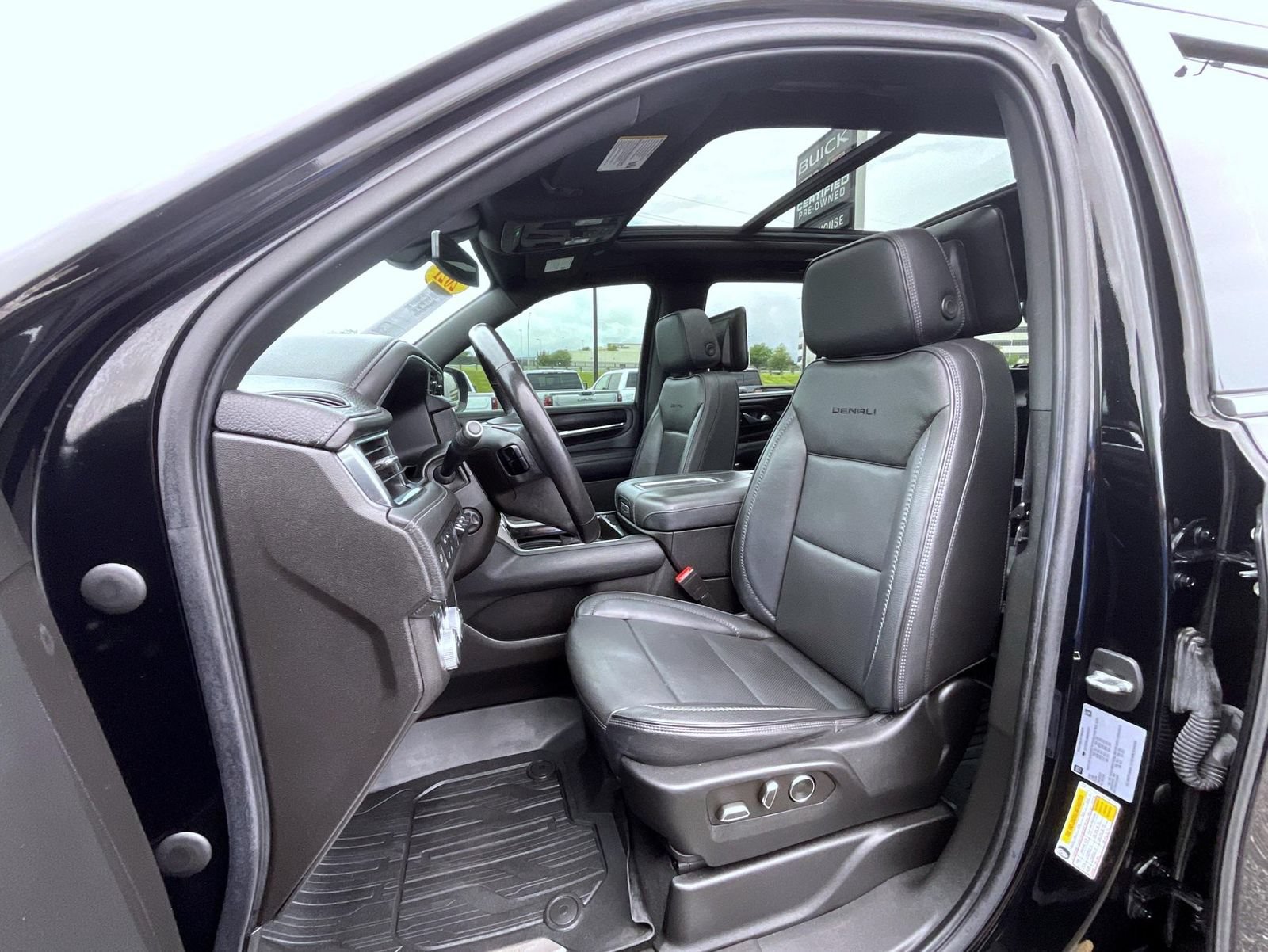 Used 2021 GMC Yukon Denali AWD/4WD image 10