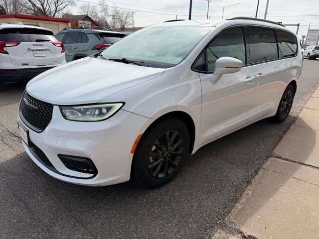 Used 2022 Chrysler Pacifica Touring-L w/ S Appearance Package FWD image 3