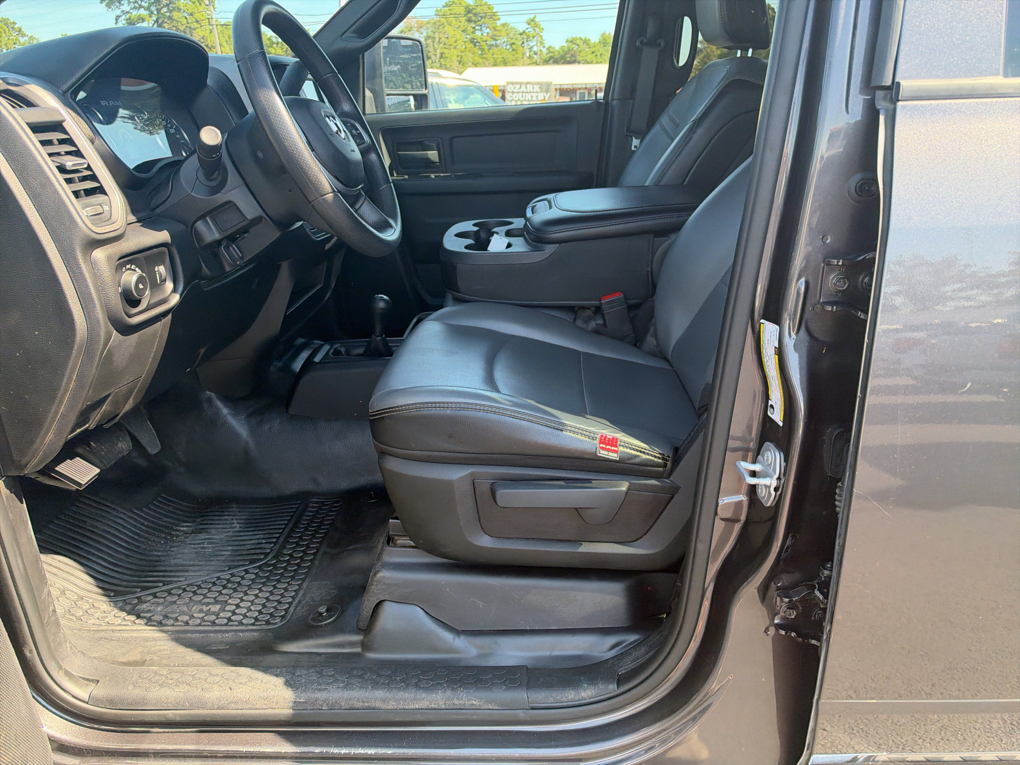 Used 2024 RAM 3500 Tradesman w/ Chrome Appearance Group AWD/4WD image 14