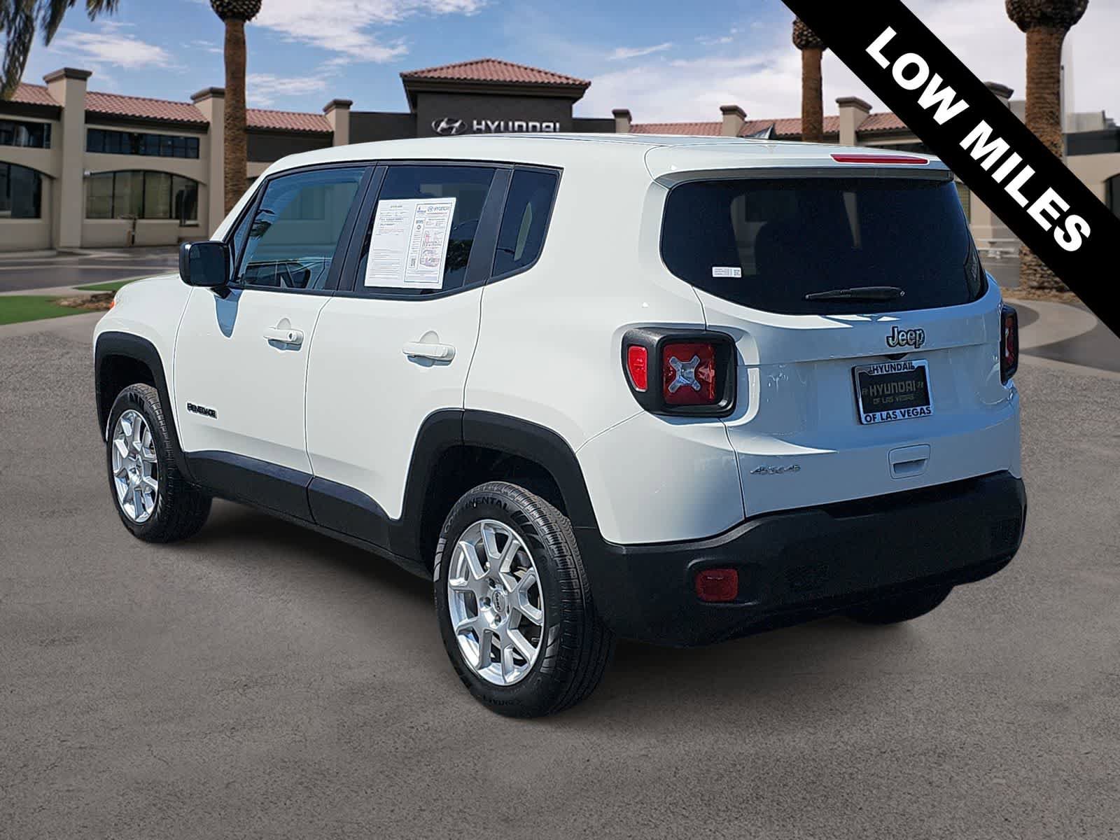 Used 2023 Jeep Renegade Latitude AWD/4WD image 6