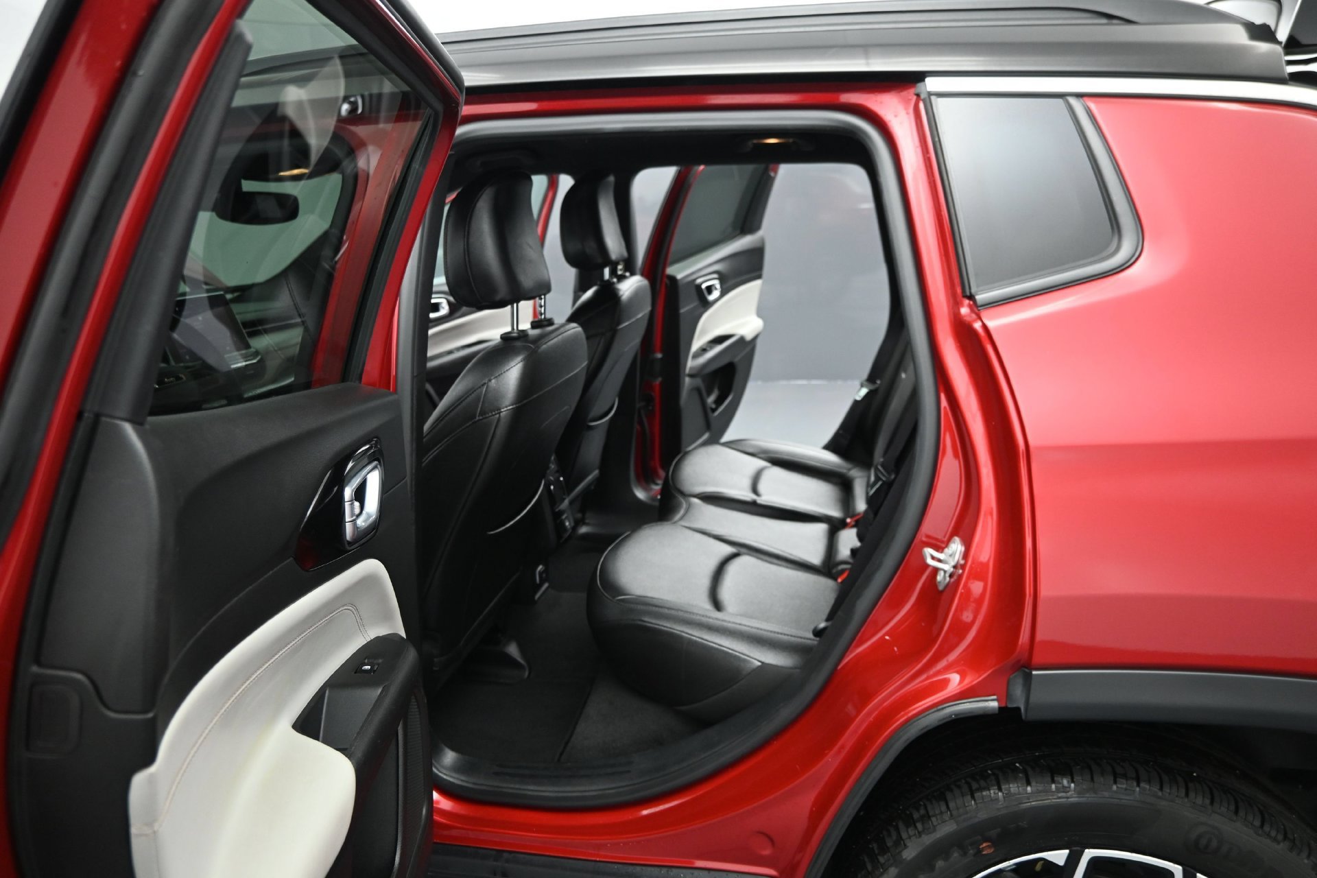 Used 2025 Jeep Compass Limited AWD/4WD image 19