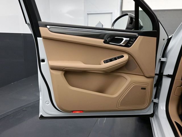 New 2026 Porsche Macan Turbo image 7