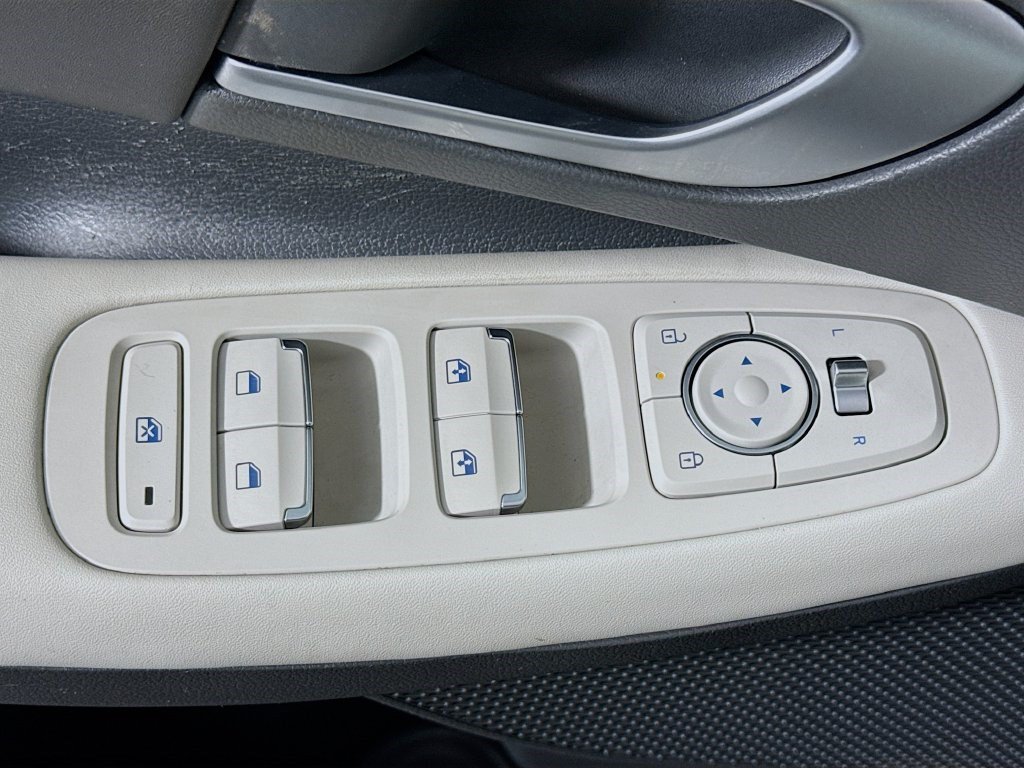 Used 2024 Hyundai Sonata SEL FWD image 23
