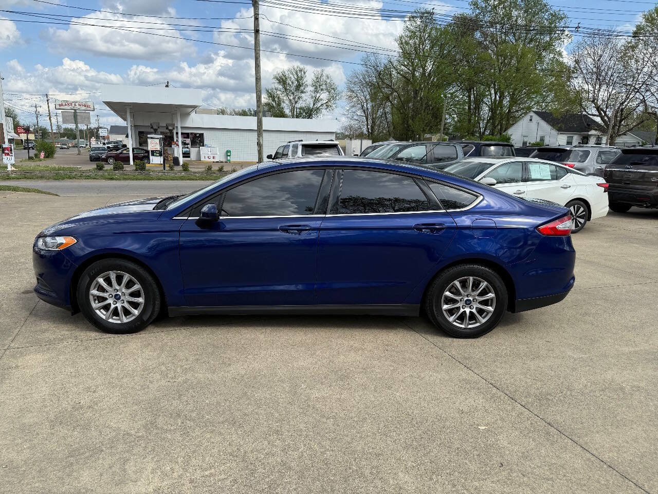 Used 2015 Ford Fusion S image 2