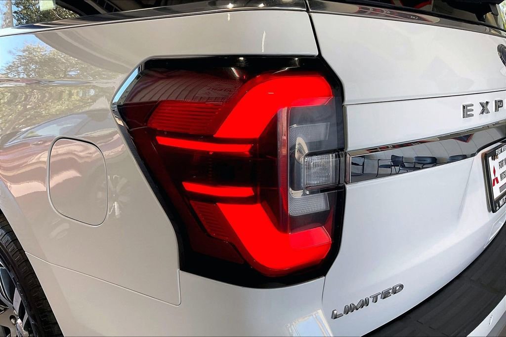 Used 2024 Ford Expedition Limited image 19