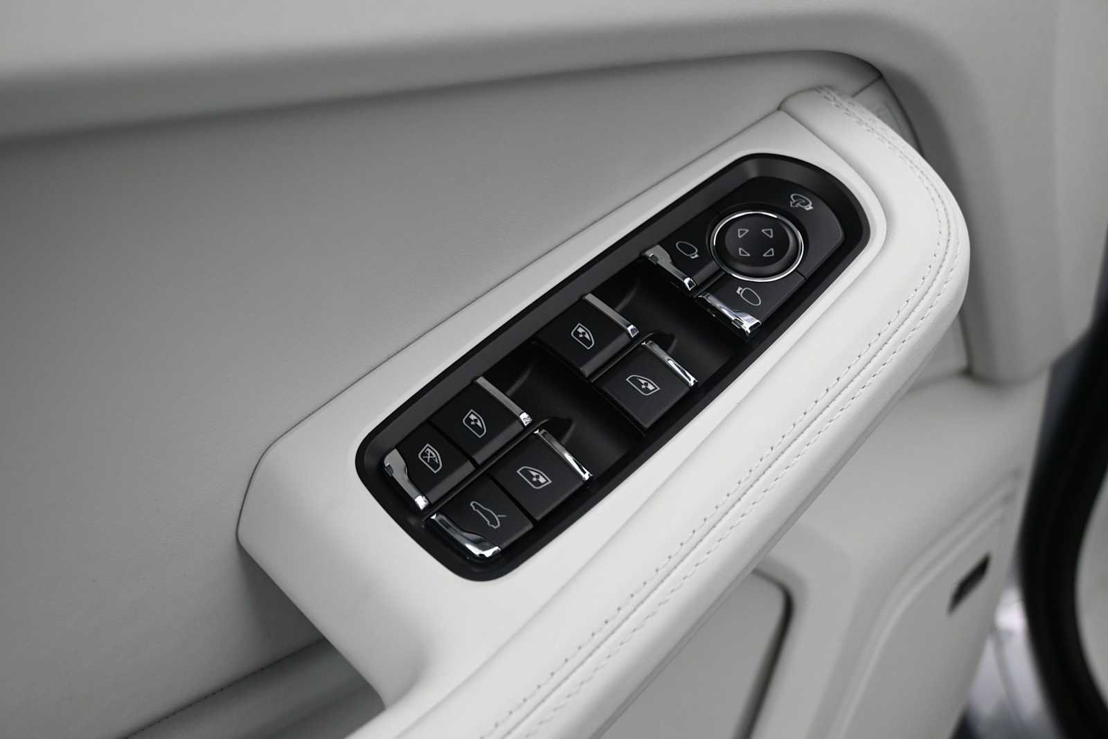 New 2026 Porsche Macan S AWD/4WD image 8