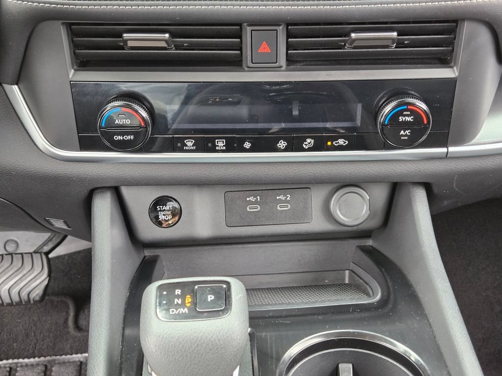 Used 2025 Nissan Rogue SV AWD/4WD image 24