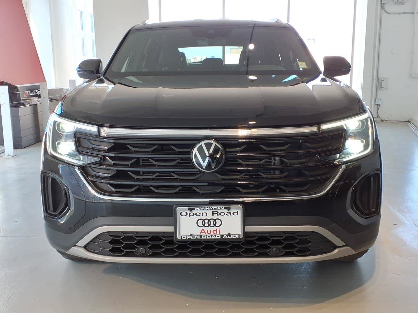 Used 2024 Volkswagen Atlas Cross Sport SE FWD image 2