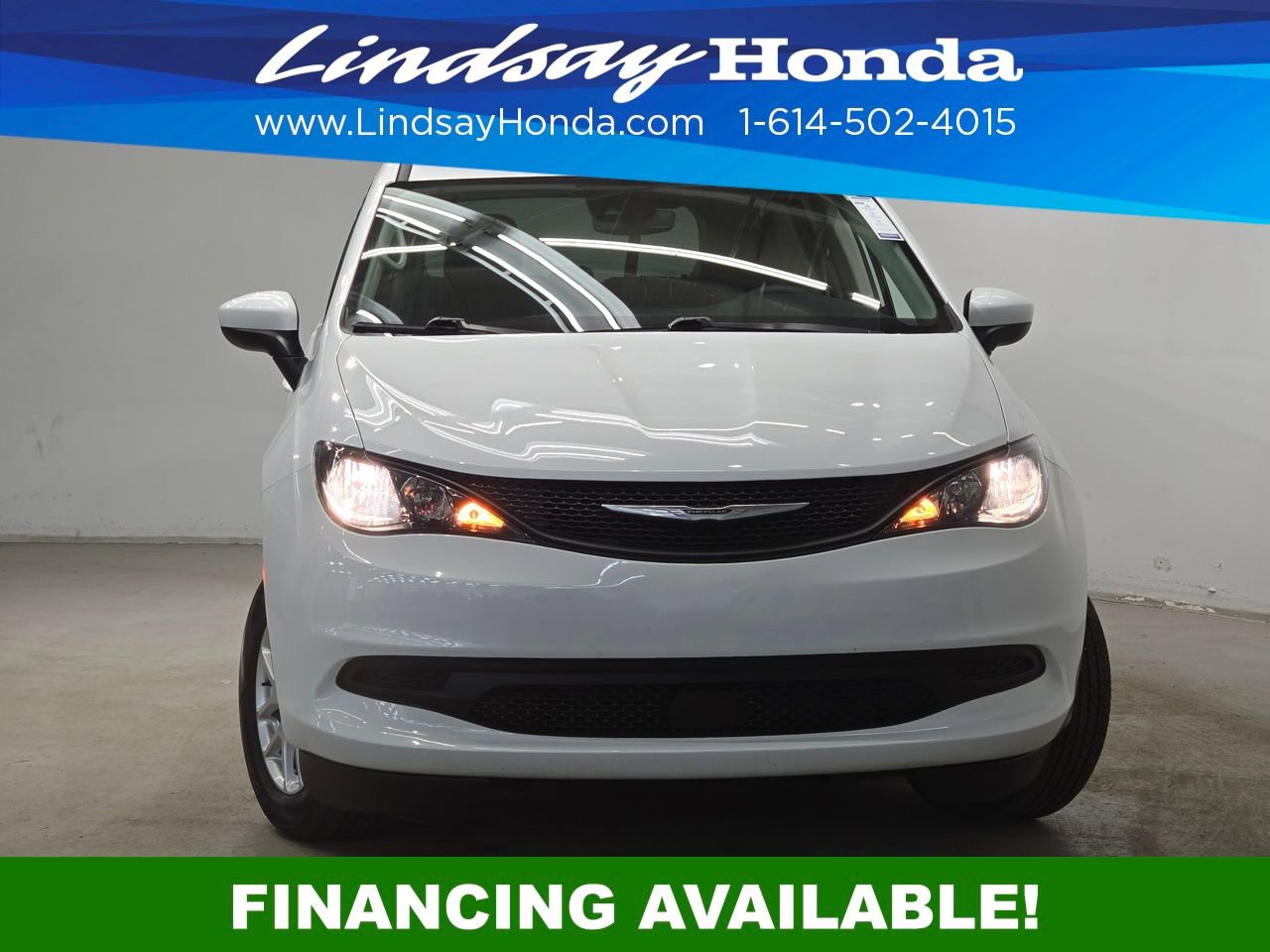 Used 2022 Chrysler Voyager LX image 2