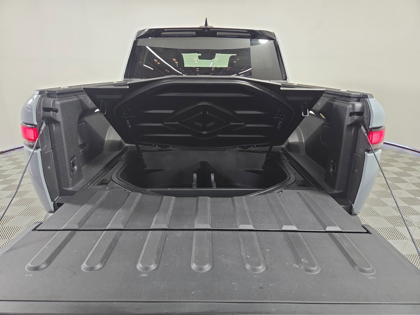 Used 2024 Rivian R1T Adventure AWD/4WD image 15