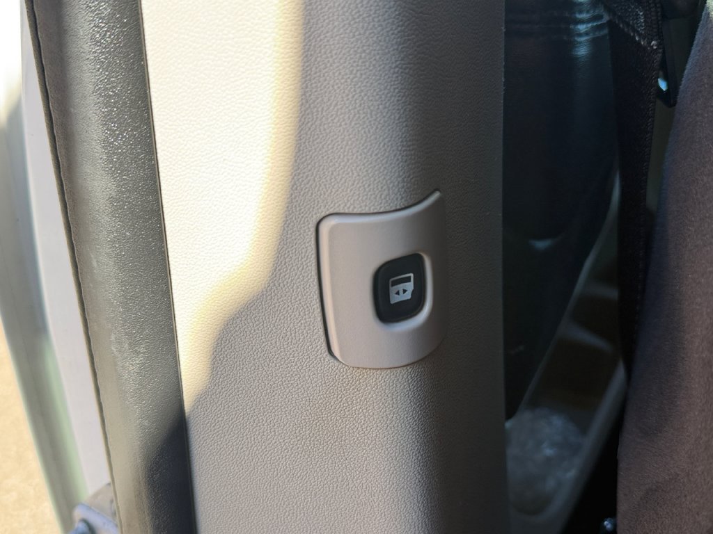 Used 2013 Dodge Grand Caravan SXT w/ Rear Park Assist Pkg FWD image 22
