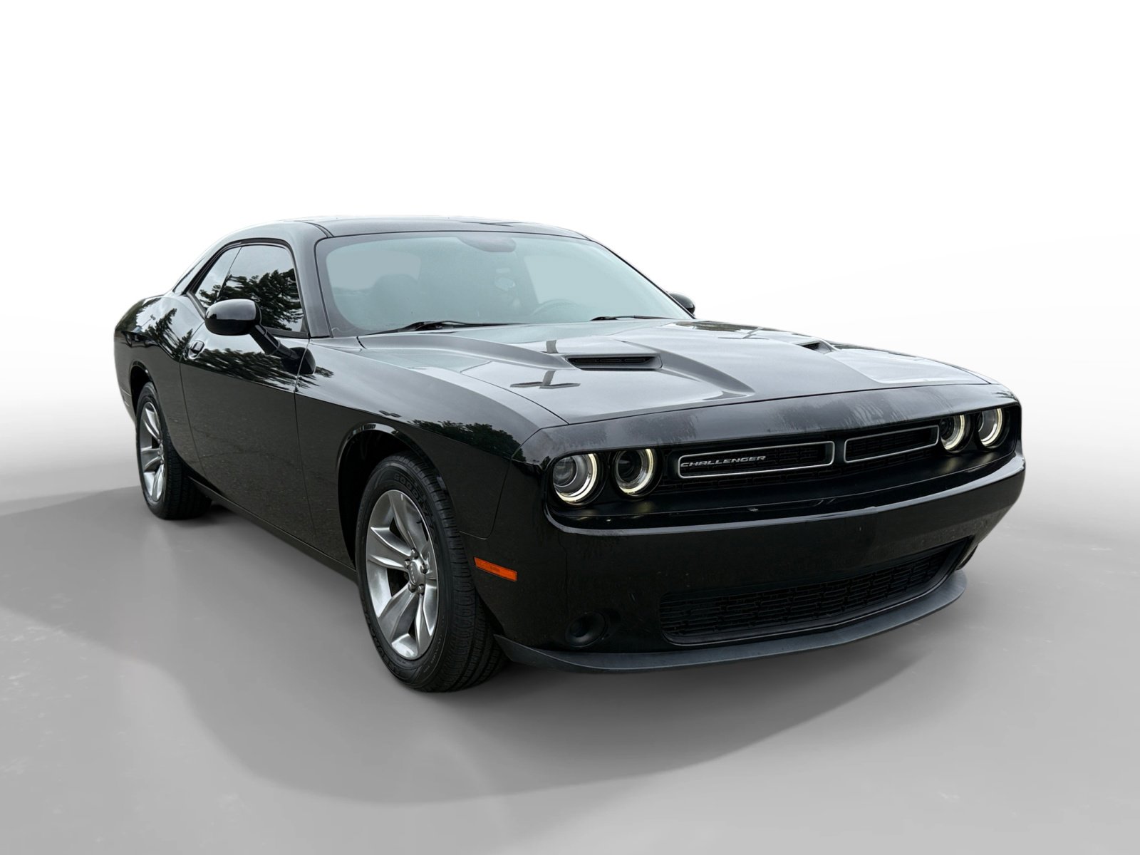 Used 2016 Dodge Challenger SXT RWD image 7
