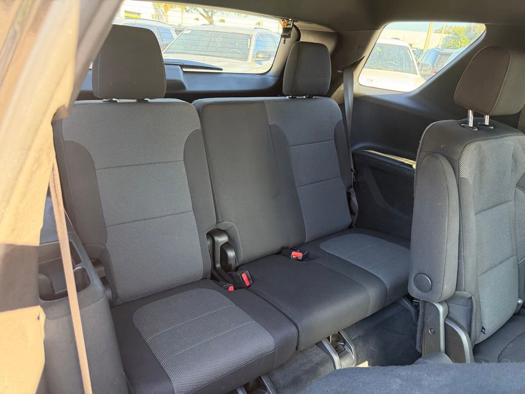 Used 2022 Chevrolet Traverse LT image 32