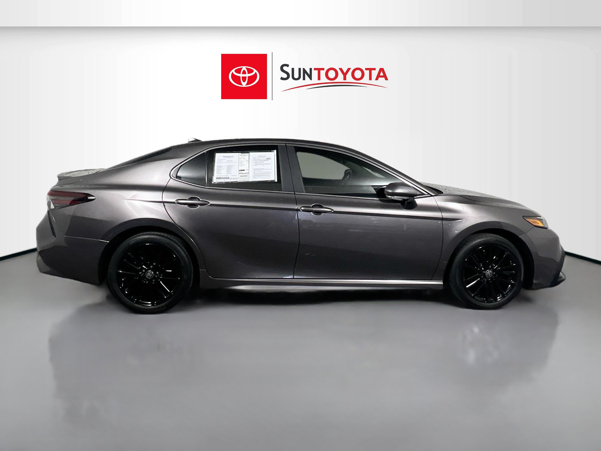 Used 2024 Toyota Camry SE FWD image 2