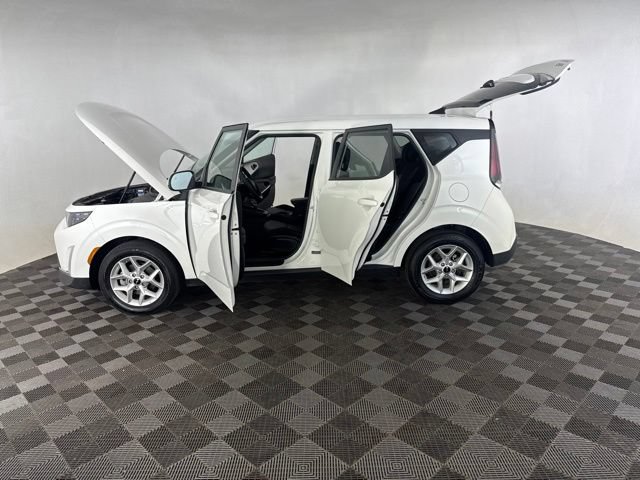 Certified 2025 Kia Soul LX FWD image 11