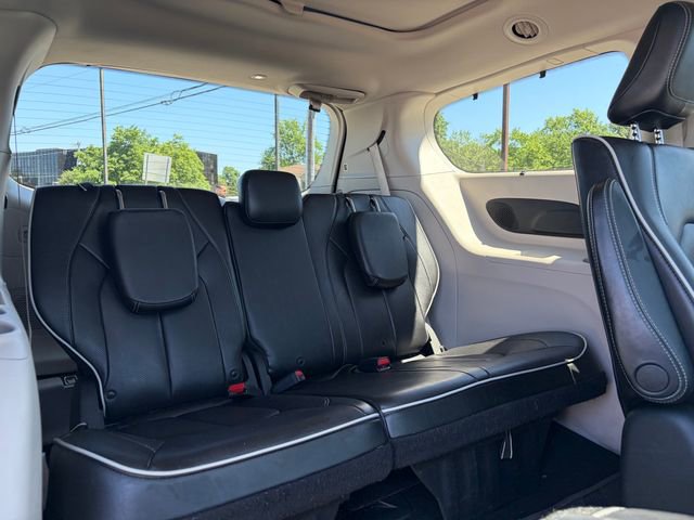 Used 2021 Chrysler Pacifica Limited w/ Premium & Safety Sphere Group FWD image 18