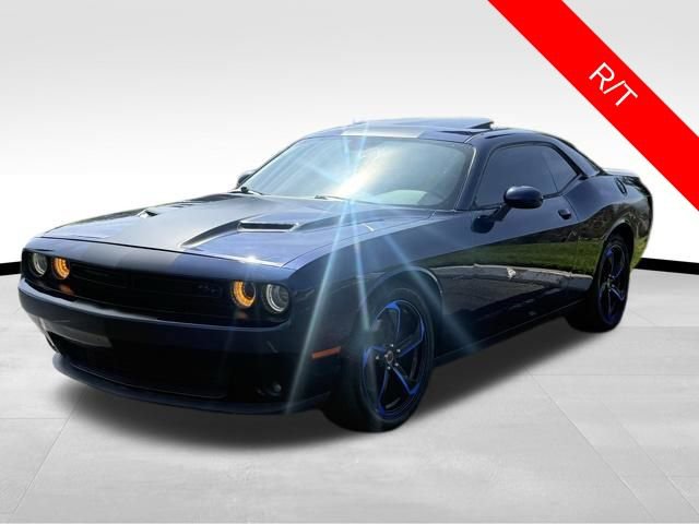 Used 2016 Dodge Challenger R/T w/ Driver Convenience Group image 3