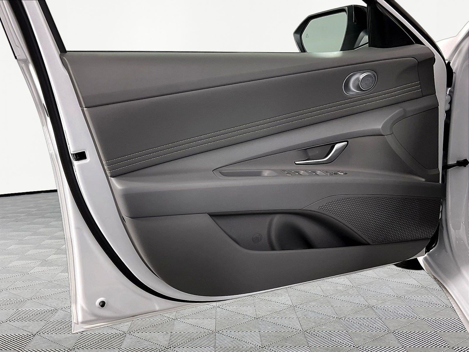 Certified 2026 Hyundai Elantra SEL Sport FWD image 19