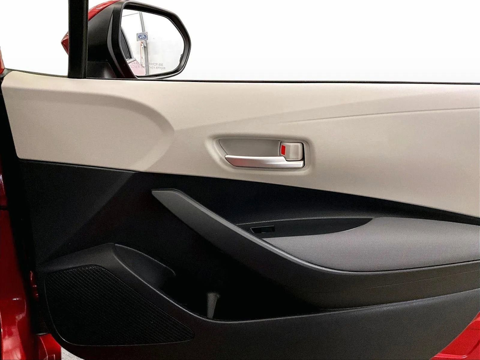 Used 2021 Toyota Corolla LE image 23