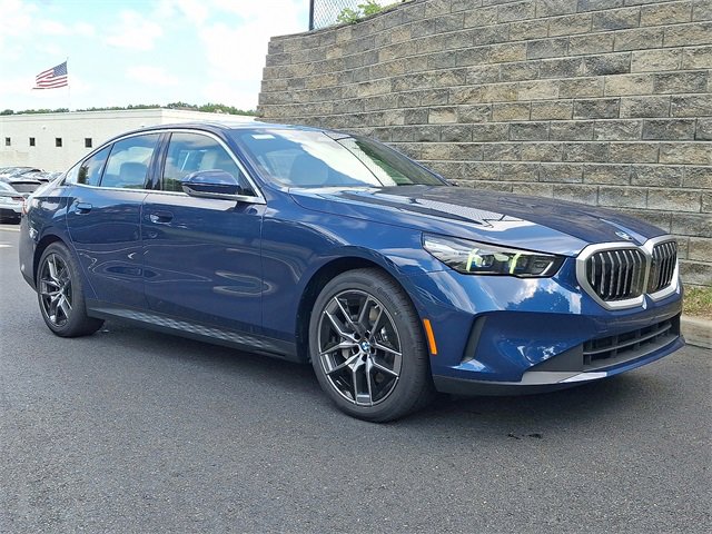 New 2026 BMW 530i xDrive w/ Premium Package