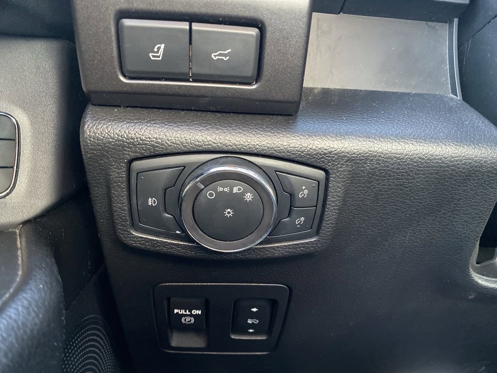 Used 2019 Ford Expedition Limited image 32