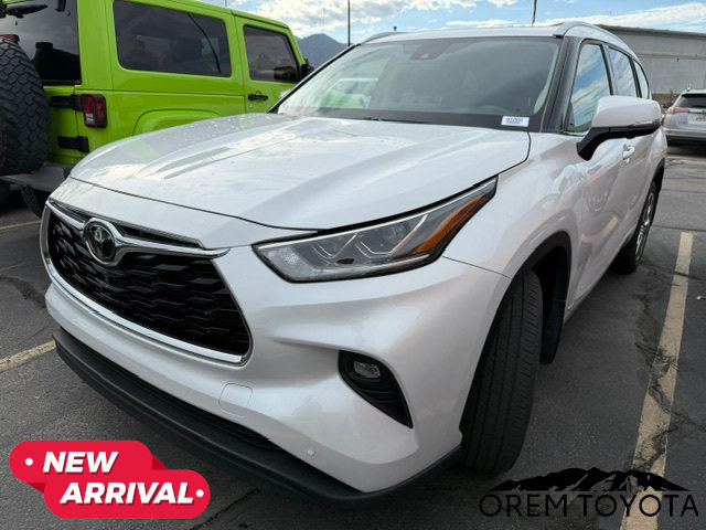 Used 2025 Toyota Highlander Limited AWD/4WD image 19