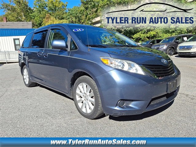 Used 2014 Toyota Sienna LE video 1