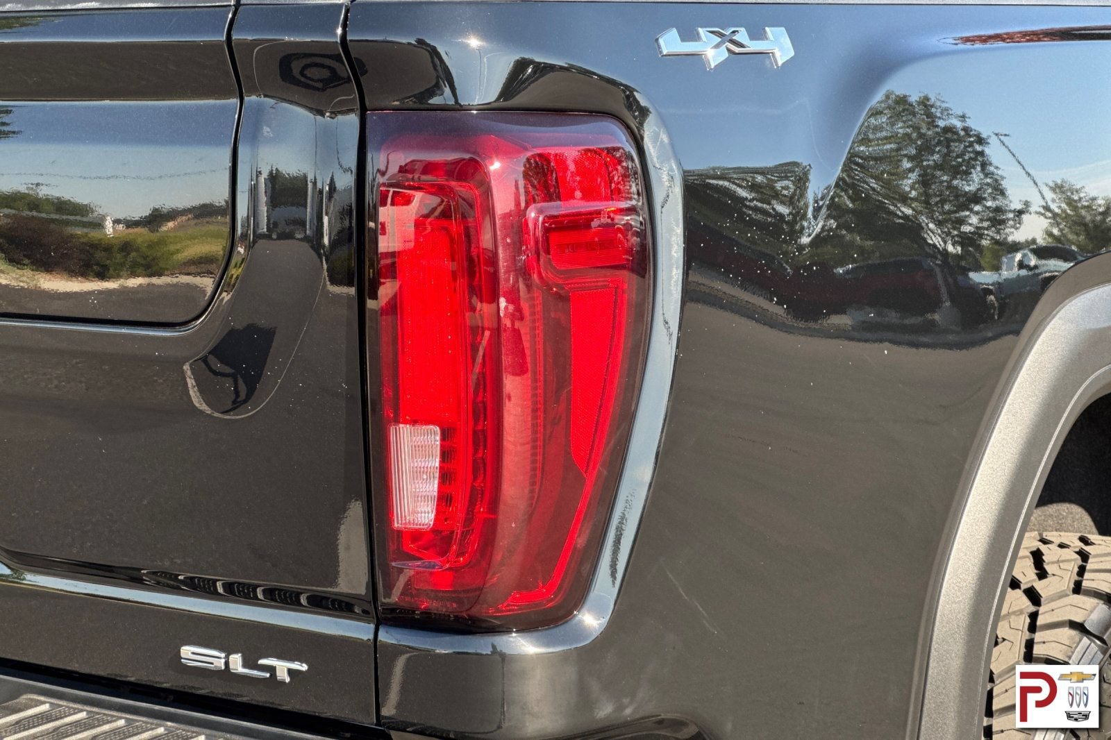 Certified 2022 GMC Sierra 2500 SLT w/ SLT Premium Package AWD/4WD image 33