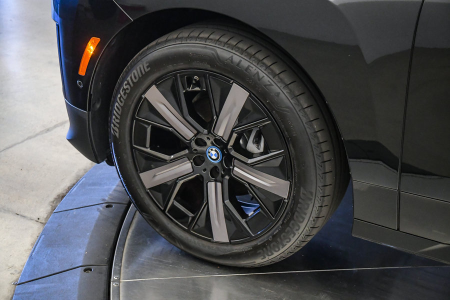 Certified 2024 BMW iX xDrive50 AWD/4WD image 9