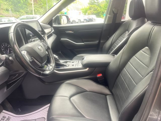Used 2021 Toyota Highlander XLE AWD/4WD image 10