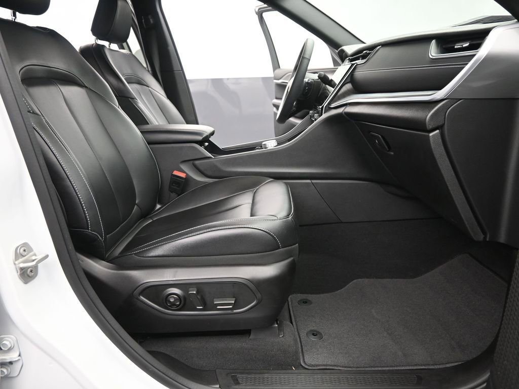 Used 2024 Jeep Grand Cherokee Limited image 18