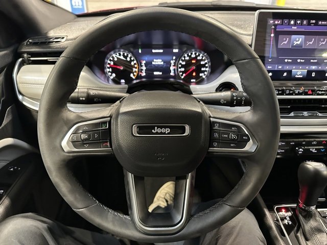 Used 2025 Jeep Compass Limited image 23