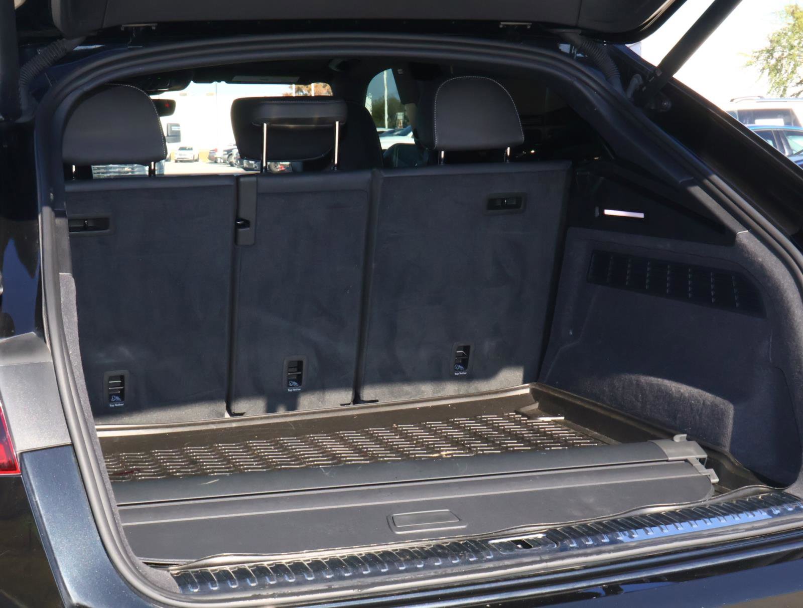 Used 2024 Audi Q8 Prestige w/ Prestige Package image 24