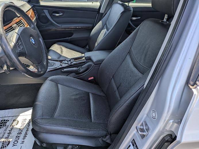 Used 2011 BMW 328i xDrive Sedan AWD/4WD image 9