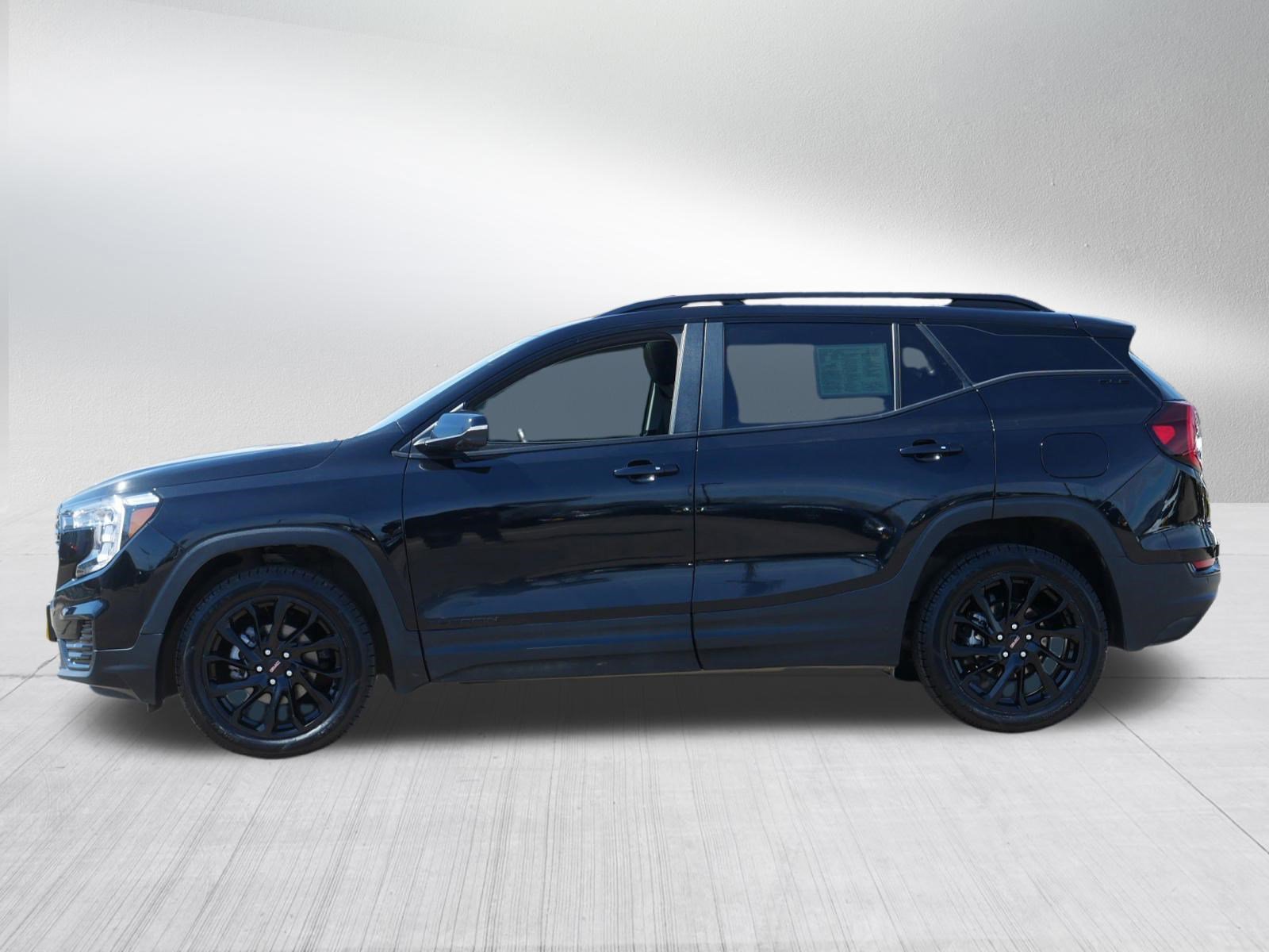 Used 2023 GMC Terrain SLE w/ Driver Convenience Package AWD/4WD image 4
