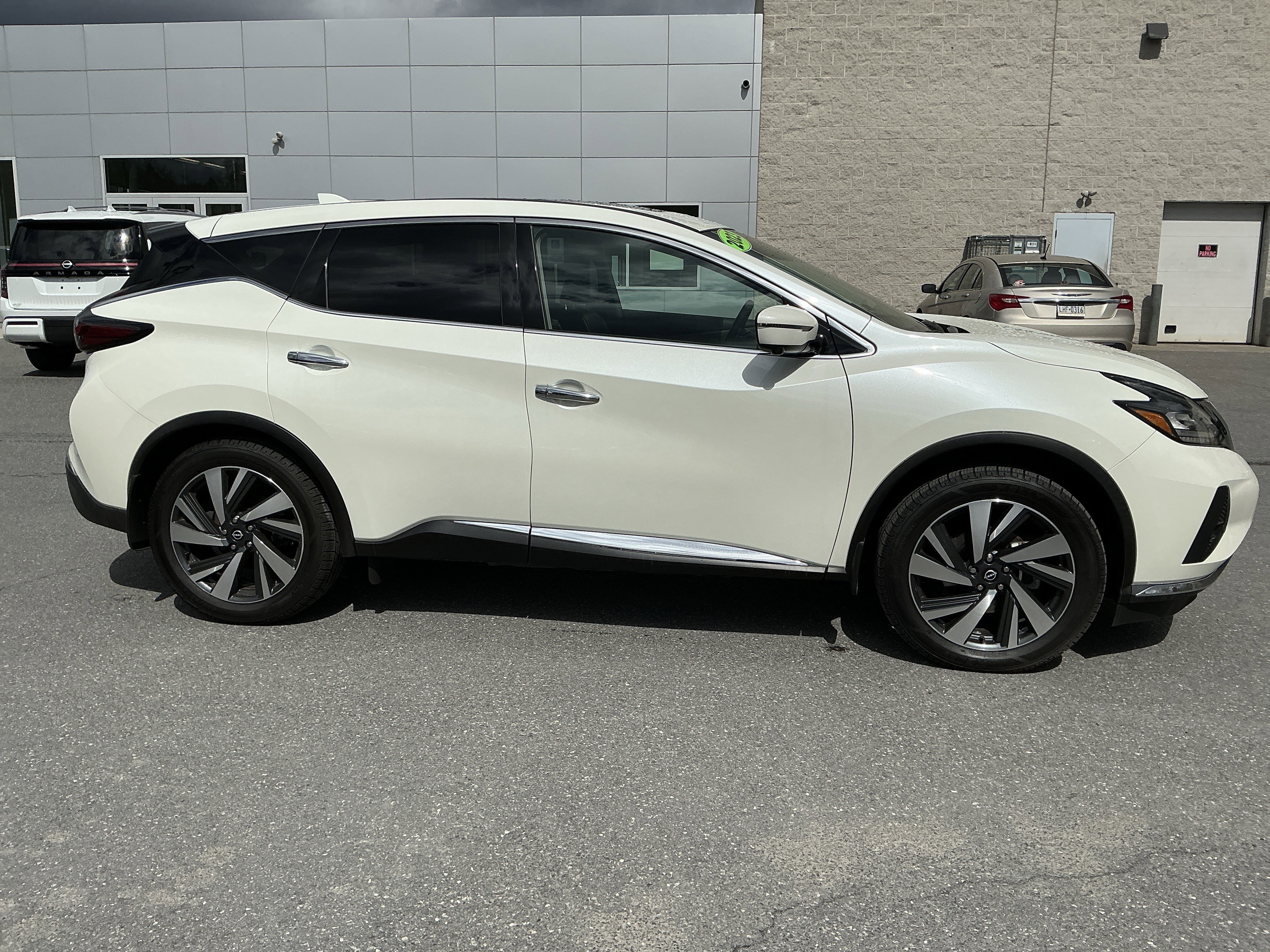 Used 2023 Nissan Murano SL w/ SL Moonroof Package image 2