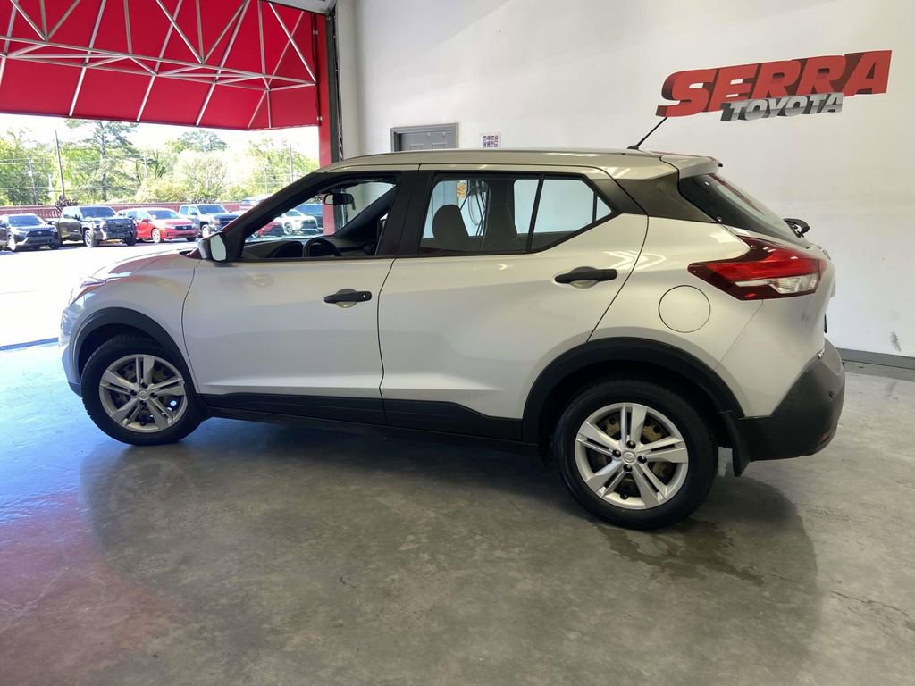 Used 2020 Nissan Kicks S image 6